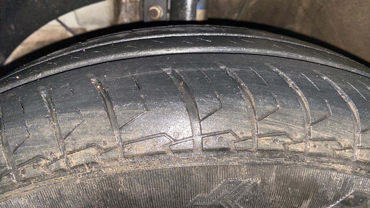 2023 Maruti Dzire VXI, Petrol, Manual, 30,650 km, Left Front Tyre Tread