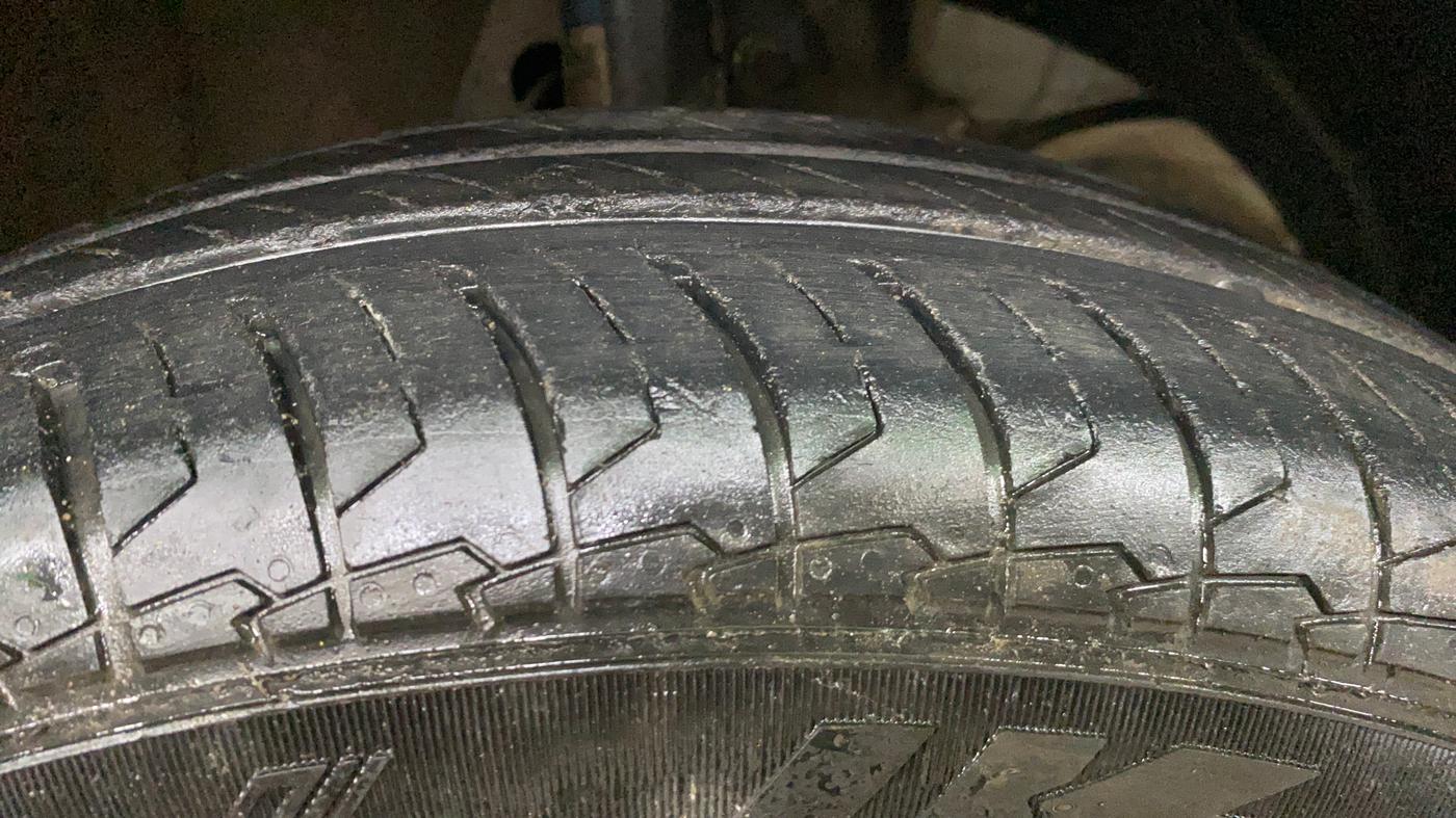 2023 Maruti Dzire VXI, Petrol, Manual, 30,650 km, Right Front Tyre Tread