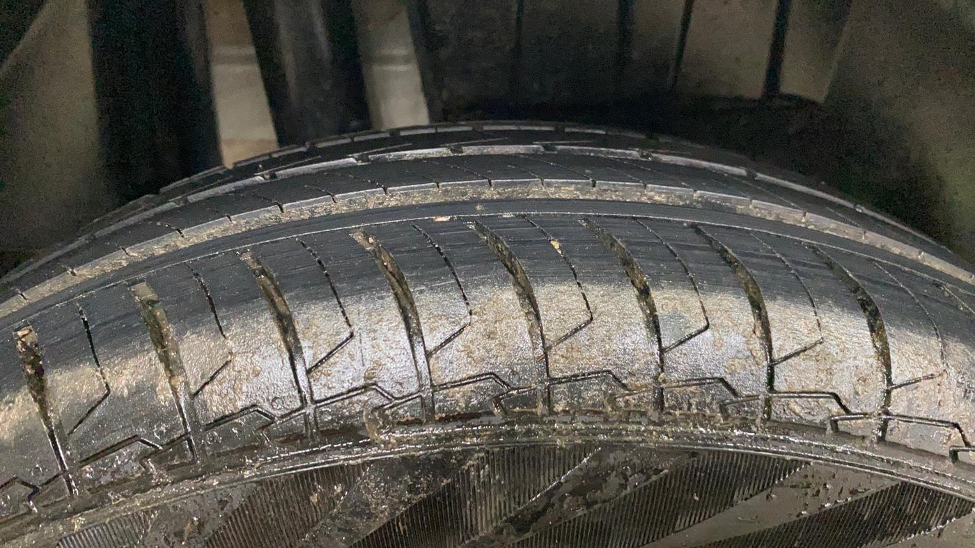 2023 Maruti Dzire VXI, Petrol, Manual, 30,650 km, Right Rear Tyre Tread