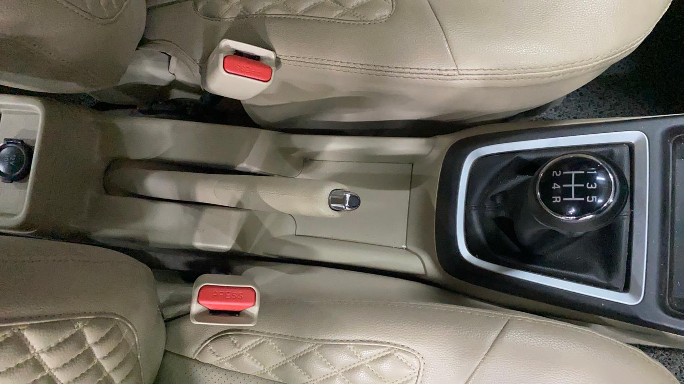 2023 Maruti Dzire VXI, Petrol, Manual, 30,650 km, Gear Lever