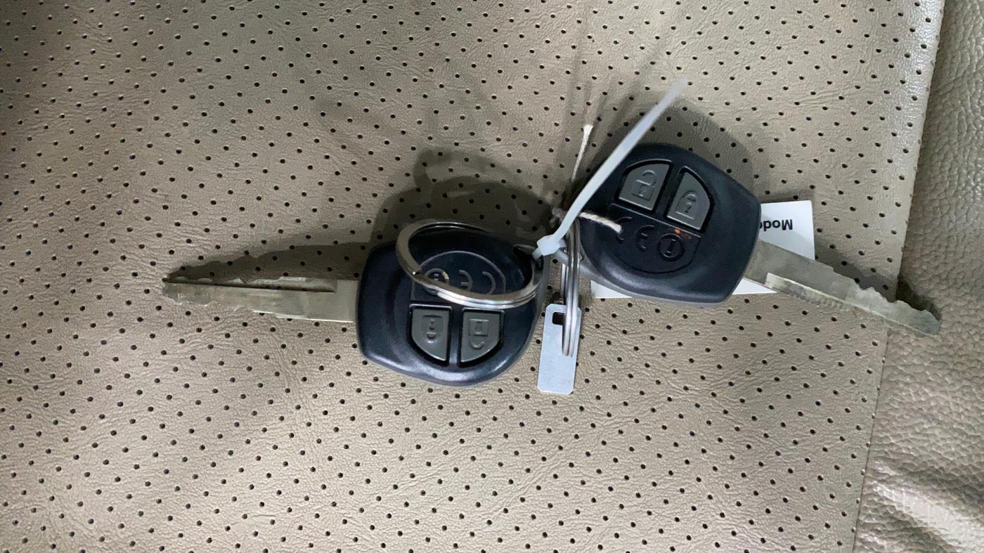 2023 Maruti Dzire VXI, Petrol, Manual, 30,650 km, Key Close Up