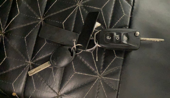 2021 Tata NEXON XMA SUNROOF PETROL, Petrol, Automatic, 62,616 km, Key Close Up