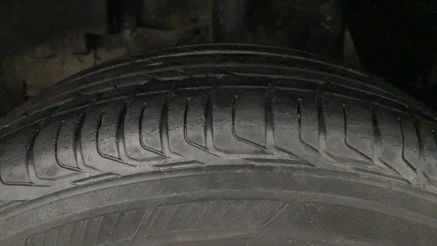 2021 Tata NEXON XMA SUNROOF PETROL, Petrol, Automatic, 62,616 km, Left Front Tyre Tread