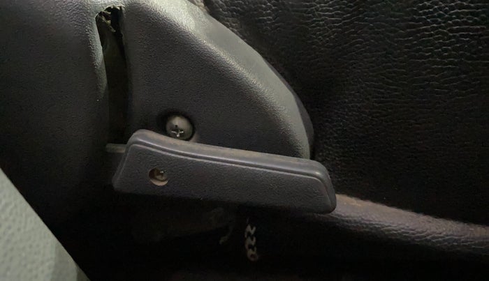 2017 Maruti Alto 800 LXI, Petrol, Manual, 26,136 km, Driver Side Adjustment Panel