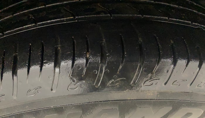 2023 Maruti BREZZA ZXI + SMART HYBRID, Petrol, Manual, 67,584 km, Right Front Tyre Tread