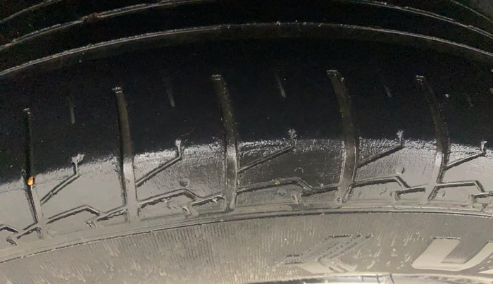 2023 Maruti BREZZA ZXI + SMART HYBRID, Petrol, Manual, 67,584 km, Right Rear Tyre Tread