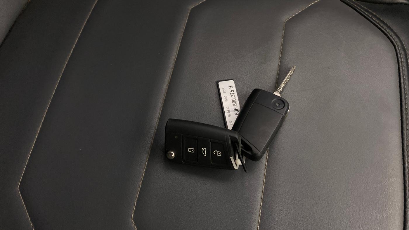 2022 Skoda KUSHAQ AMBITION CLASSIC 1.0L TSI MT, Petrol, Manual, 97,794 km, Key Close Up