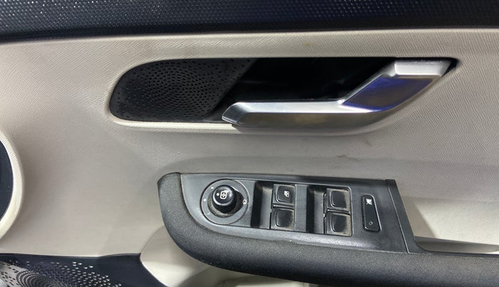 2022 Tata ALTROZ XZ PLUS PETROL, Petrol, Manual, 12,856 km, Driver Side Door Panels Control