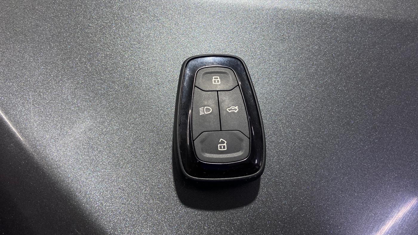 2022 Tata ALTROZ XZ PLUS PETROL, Petrol, Manual, 12,856 km, Key Close Up