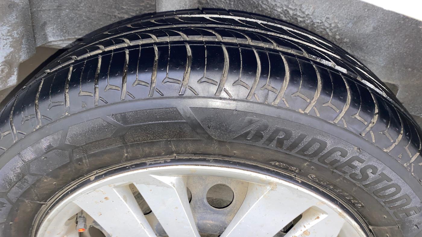 2015 Honda City 1.5L I-VTEC SV, Petrol, Manual, 1,11,534 km, Right Rear Tyre Tread