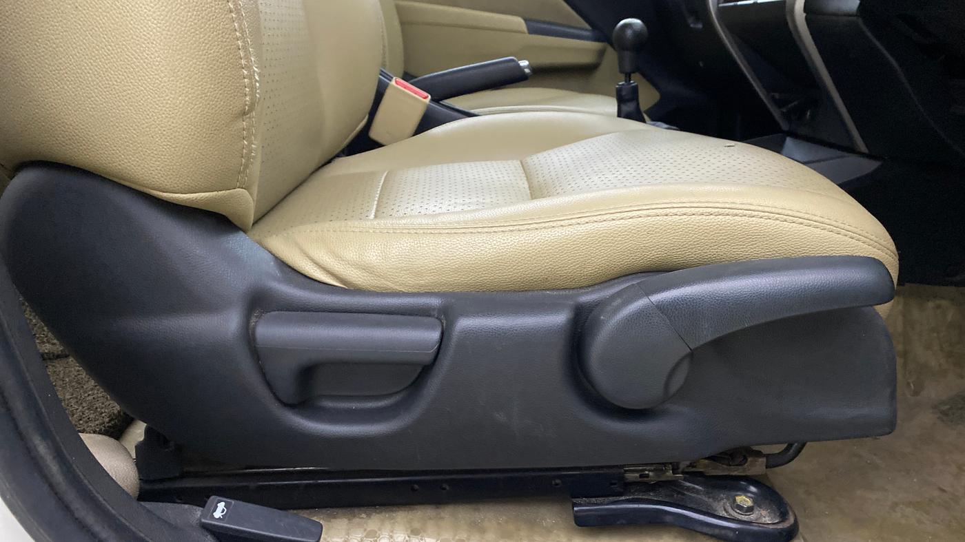 2015 Honda City 1.5L I-VTEC SV, Petrol, Manual, 1,11,534 km, Driver Side Adjustment Panel
