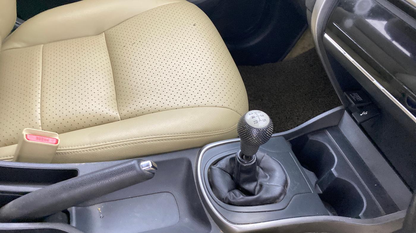 2015 Honda City 1.5L I-VTEC SV, Petrol, Manual, 1,11,534 km, Gear Lever