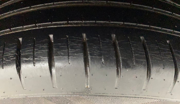 2017 Maruti Baleno ALPHA PETROL 1.2, Petrol, Manual, 30,620 km, Right Front Tyre Tread