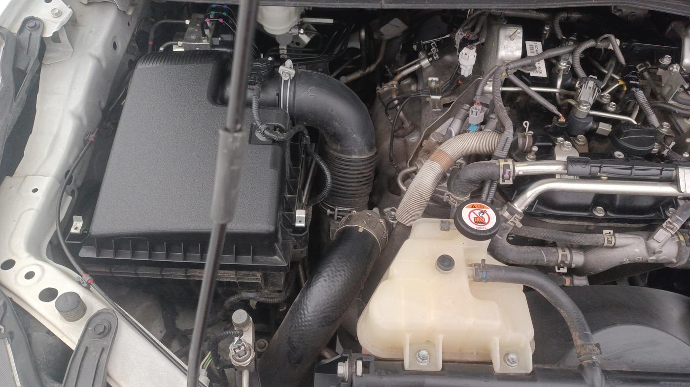 2024 Toyota Innova Crysta GX Plus 8 STR, Diesel, Manual, 69,437 km, Engine View - Right