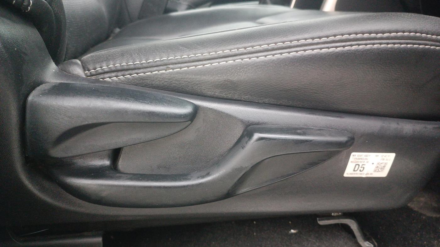 2024 Toyota Innova Crysta GX Plus 8 STR, Diesel, Manual, 69,437 km, Driver Side Adjustment Panel