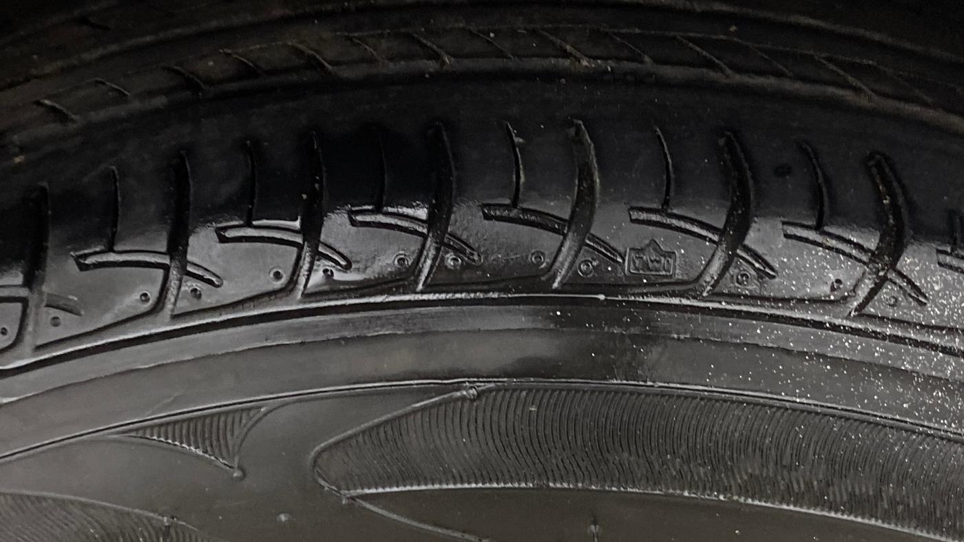 2015 Honda Amaze 1.2L I-VTEC VX AT, Petrol, Automatic, 75,236 km, Right Front Tyre Tread