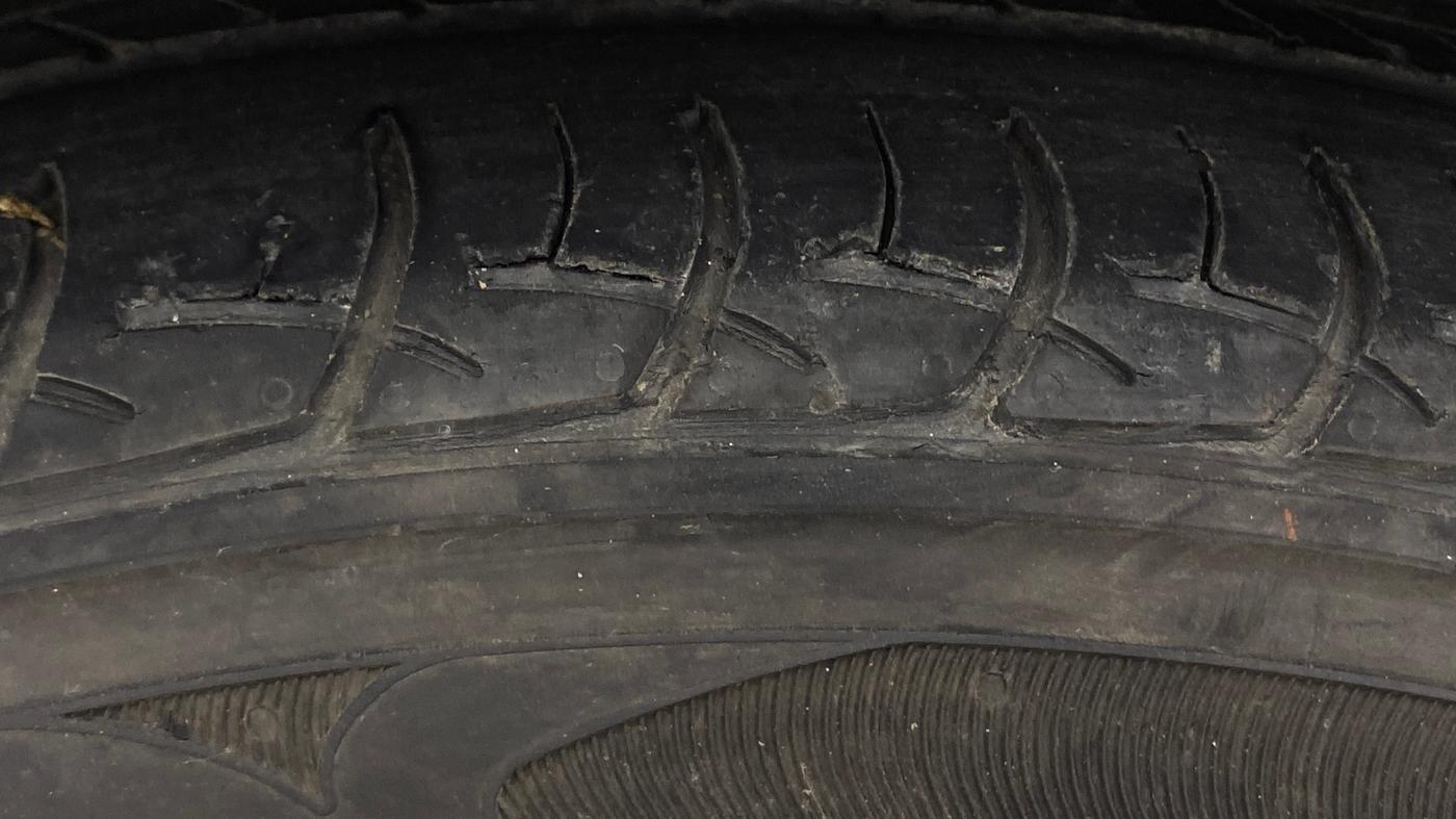 2015 Honda Amaze 1.2L I-VTEC VX AT, Petrol, Automatic, 75,236 km, Left Front Tyre Tread
