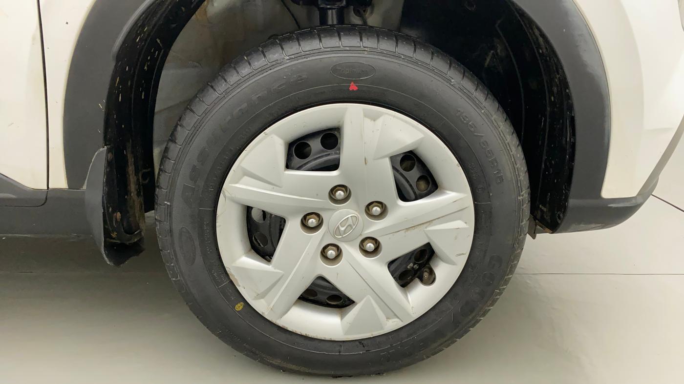 2020 Hyundai VENUE S 1.2, Petrol, Manual, 46,774 km, Right Front Wheel