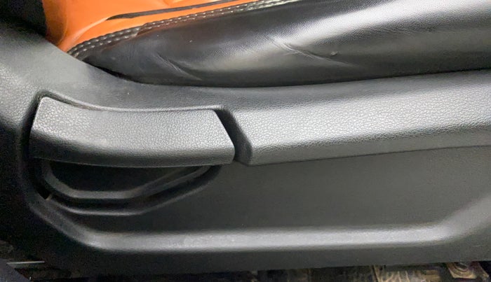 2020 Hyundai VENUE S 1.2, Petrol, Manual, 46,774 km, Driver Side Adjustment Panel