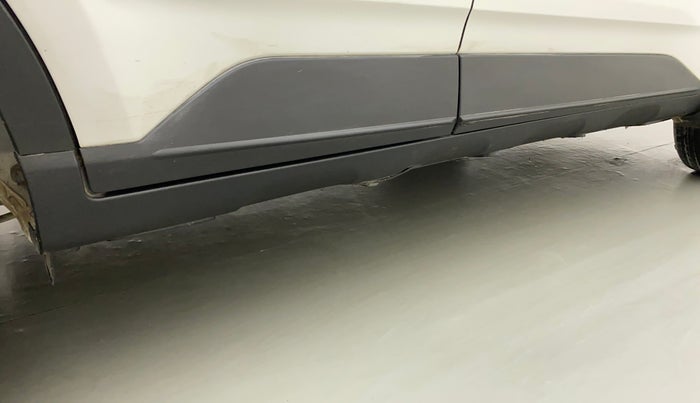 2020 Hyundai VENUE S 1.2, Petrol, Manual, 46,774 km, Right running board - Cladding has minor damage