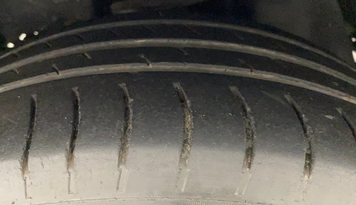 2013 Toyota Innova 2.5 GX 8 STR, Diesel, Manual, 85,234 km, Left Front Tyre Tread