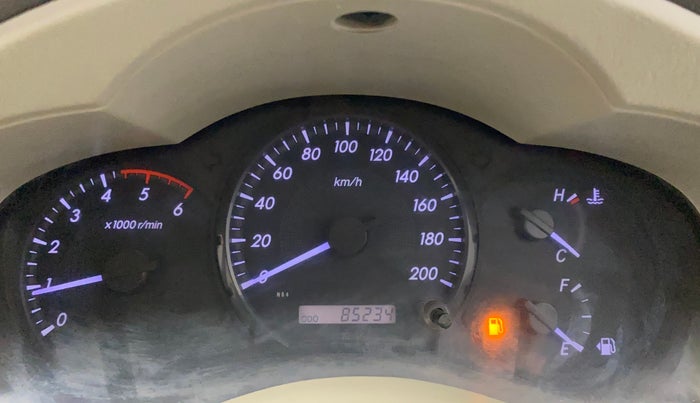 2013 Toyota Innova 2.5 GX 8 STR, Diesel, Manual, 85,234 km, Odometer Image