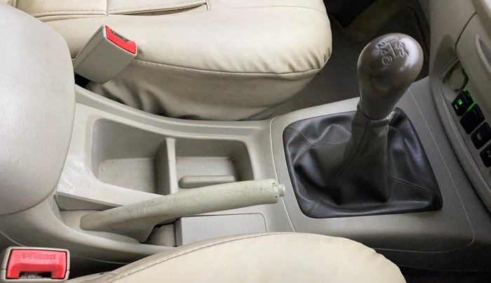 2013 Toyota Innova 2.5 GX 8 STR, Diesel, Manual, 85,234 km, Gear Lever