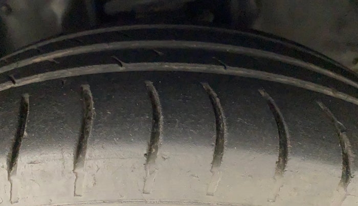 2013 Toyota Innova 2.5 GX 8 STR, Diesel, Manual, 85,234 km, Right Front Tyre Tread