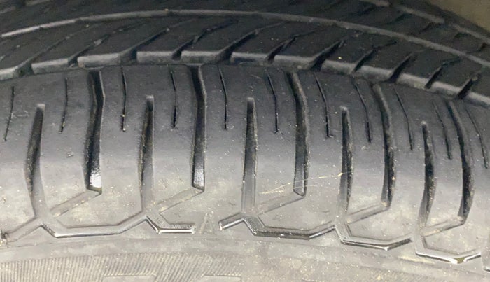 2013 Maruti Swift Dzire VXI, Petrol, Manual, 46,015 km, Left Front Tyre Tread