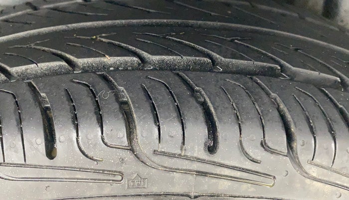 2013 Maruti Swift Dzire VXI, Petrol, Manual, 46,015 km, Left Rear Tyre Tread