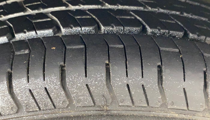 2013 Maruti Swift Dzire VXI, Petrol, Manual, 46,015 km, Right Front Tyre Tread