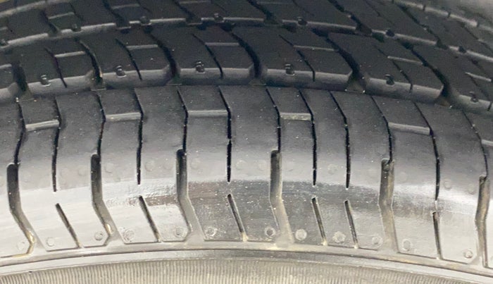 2013 Maruti Swift Dzire VXI, Petrol, Manual, 46,015 km, Right Rear Tyre Tread