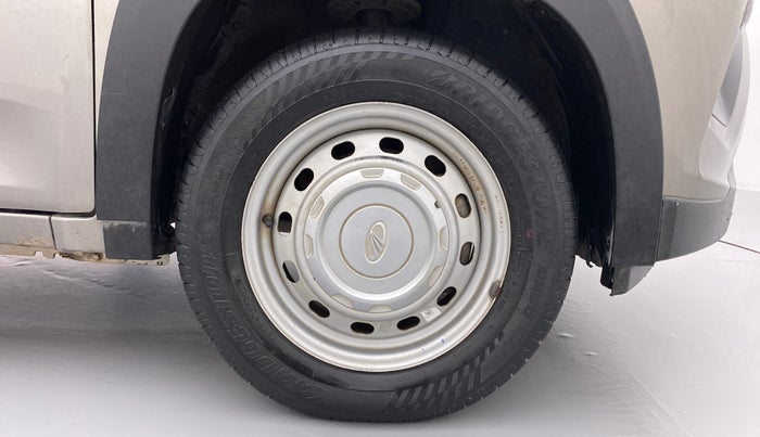 2017 Mahindra KUV 100 NXT K2 P 6 STR, Petrol, Manual, 21,732 km, Right Front Wheel