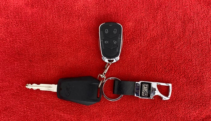 2017 Mahindra KUV 100 NXT K2 P 6 STR, Petrol, Manual, 21,732 km, Key Close Up