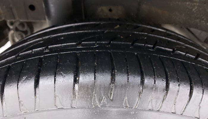 2017 Mahindra KUV 100 NXT K2 P 6 STR, Petrol, Manual, 21,732 km, Right Rear Tyre Tread