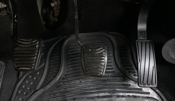 2017 Mahindra KUV 100 NXT K2 P 6 STR, Petrol, Manual, 21,732 km, Pedals