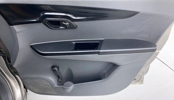 2017 Mahindra KUV 100 NXT K2 P 6 STR, Petrol, Manual, 21,732 km, Driver Side Door Panels Control