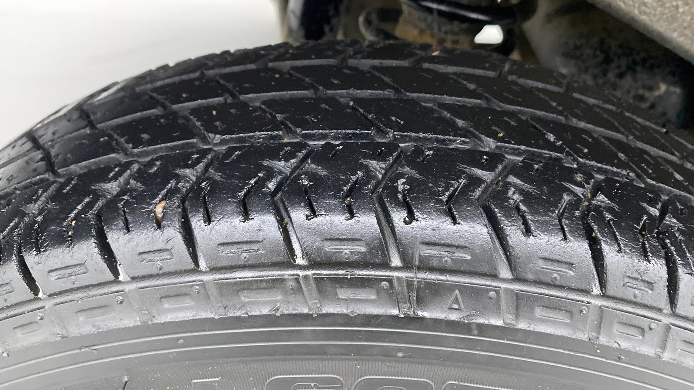 2014 Maruti Eeco 5 STR WITH A/C+HTR, Petrol, Manual, 83,529 km, Right Rear Tyre Tread