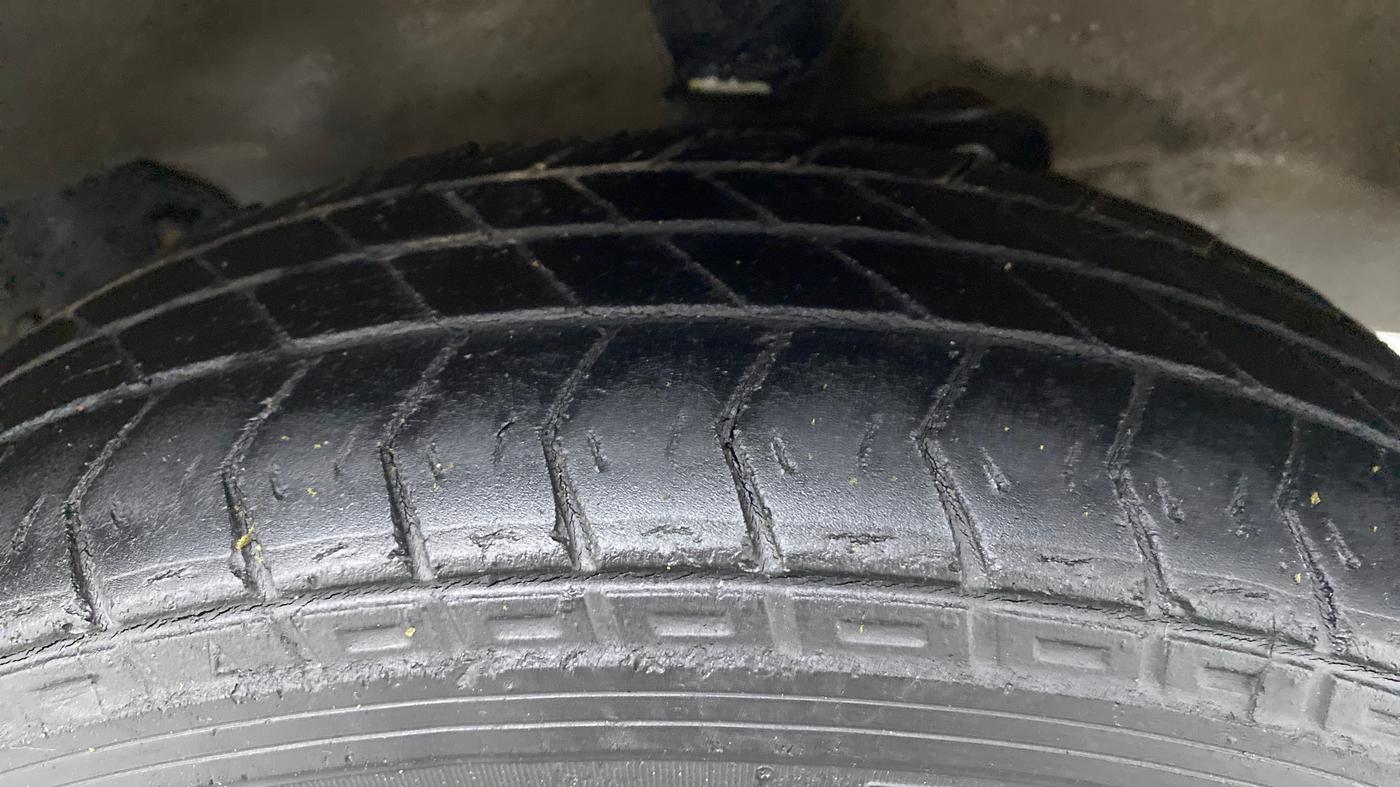 2014 Maruti Eeco 5 STR WITH A/C+HTR, Petrol, Manual, 83,529 km, Right Front Tyre Tread