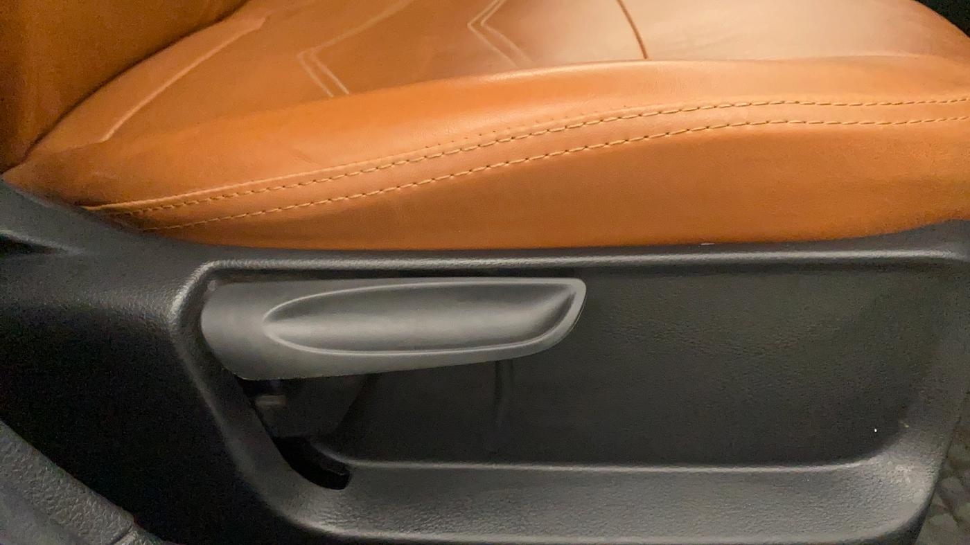 2020 Skoda Rapid AMBITION TSI, Petrol, Manual, 23,220 km, Driver Side Adjustment Panel