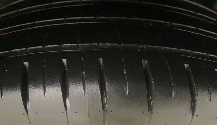 2022 Maruti Swift ZXI PLUS AMT DUAL TONE, Petrol, Automatic, 21,243 km, Left Rear Tyre Tread