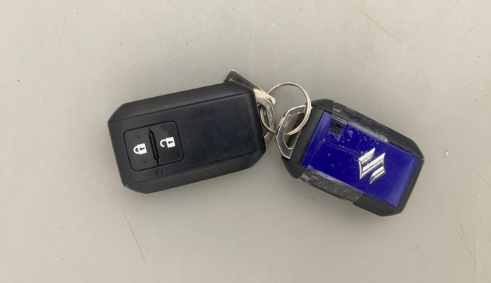 2022 Maruti Swift ZXI PLUS AMT DUAL TONE, Petrol, Automatic, 21,243 km, Key Close Up