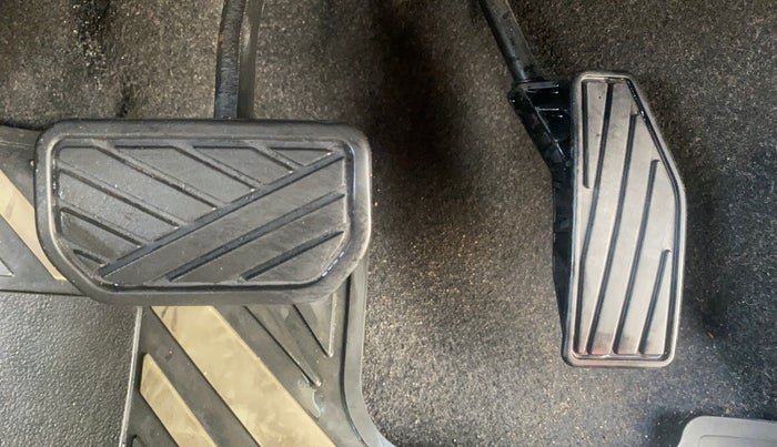 2022 Maruti Swift ZXI PLUS AMT DUAL TONE, Petrol, Automatic, 21,243 km, Pedals