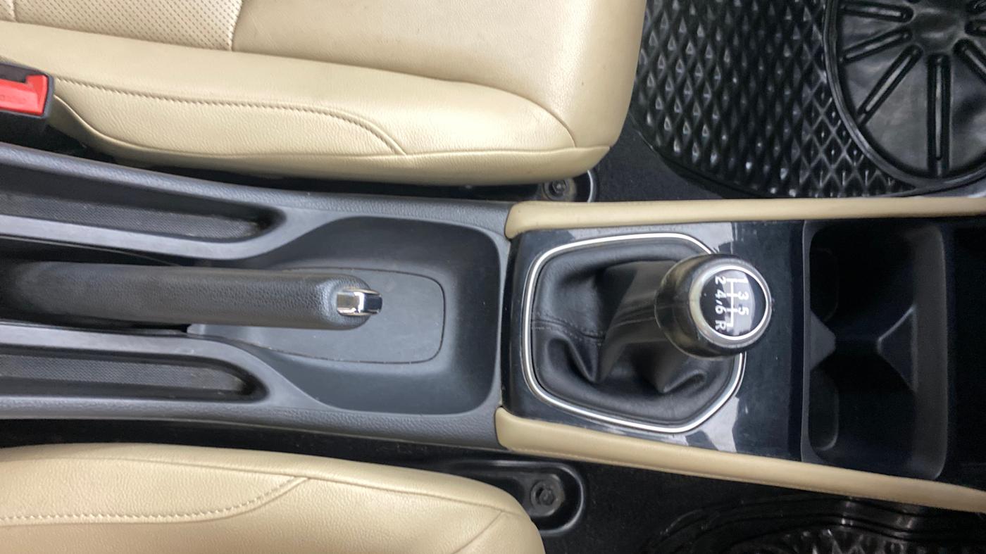 2020 Honda City 1.5L I-DTEC ZX, Diesel, Manual, 86,089 km, Gear Lever