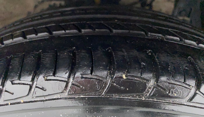 2012 Maruti Ertiga VDI ABS, Diesel, Manual, 2,44,488 km, Right Front Tyre Tread