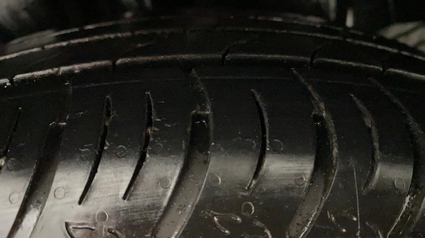 2022 Maruti XL6 ALPHA MT, Petrol, Manual, 11,457 km, Left Rear Tyre Tread