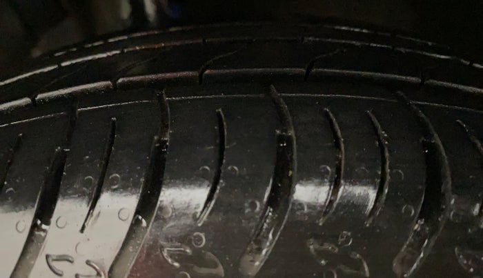 2022 Maruti XL6 ALPHA MT, Petrol, Manual, 11,457 km, Left Front Tyre Tread