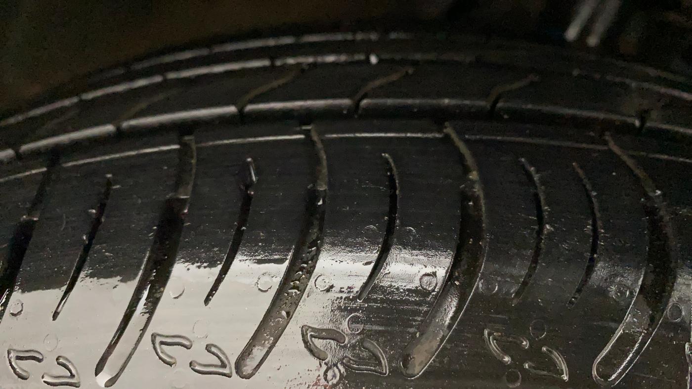 2022 Maruti XL6 ALPHA MT, Petrol, Manual, 11,457 km, Right Front Tyre Tread