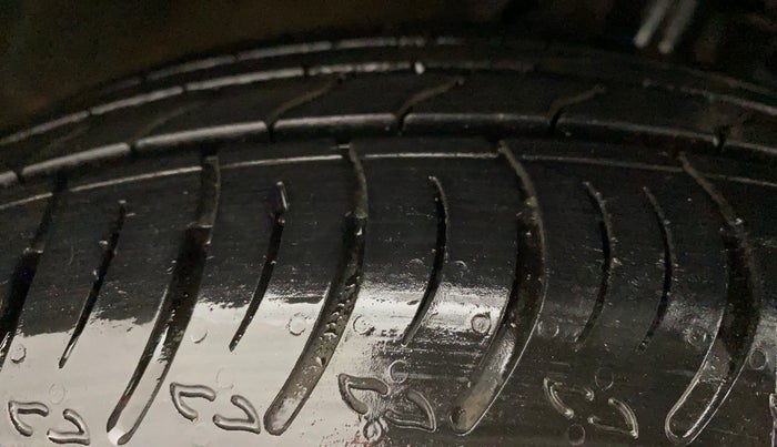 2022 Maruti XL6 ALPHA MT, Petrol, Manual, 11,457 km, Right Front Tyre Tread