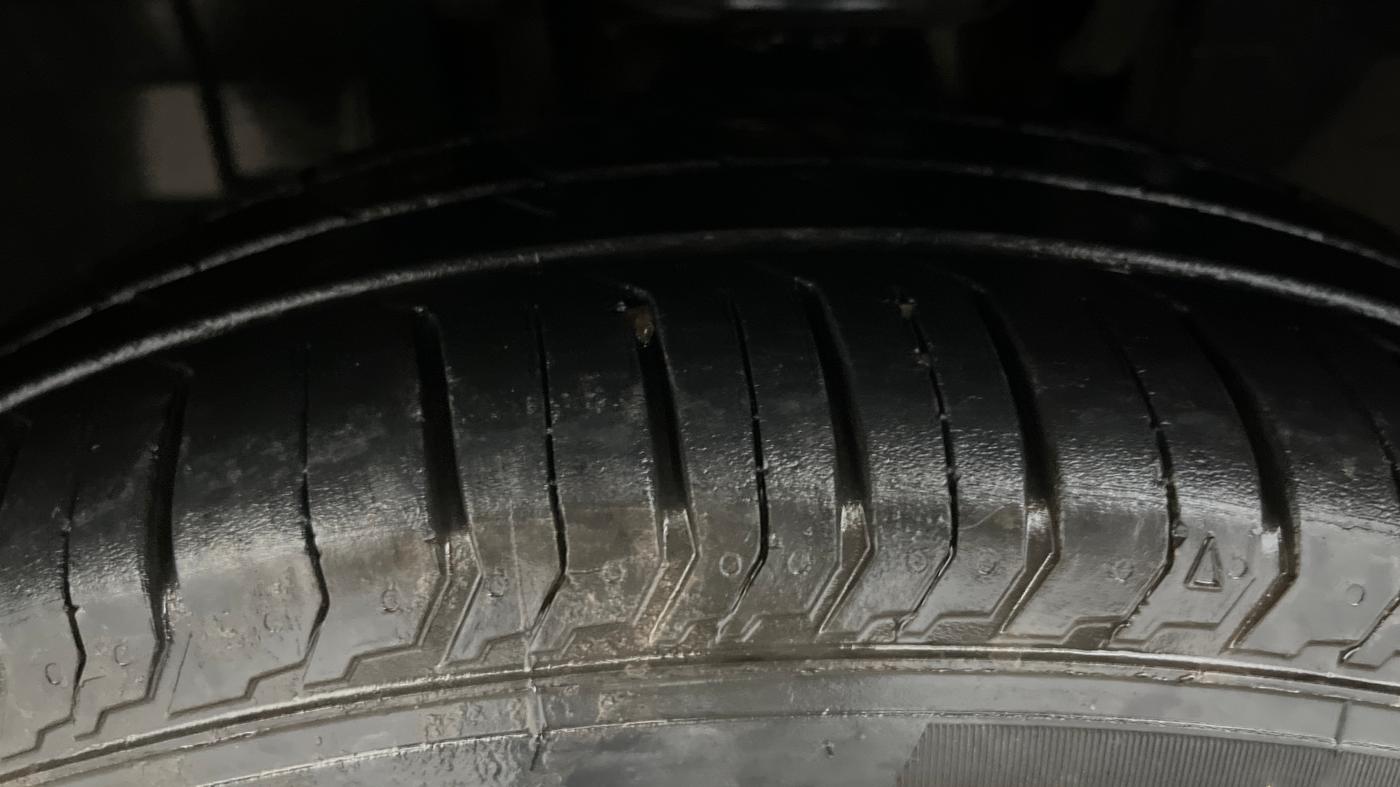 2021 Renault TRIBER RXZ, Petrol, Manual, 66,996 km, Left Front Tyre Tread